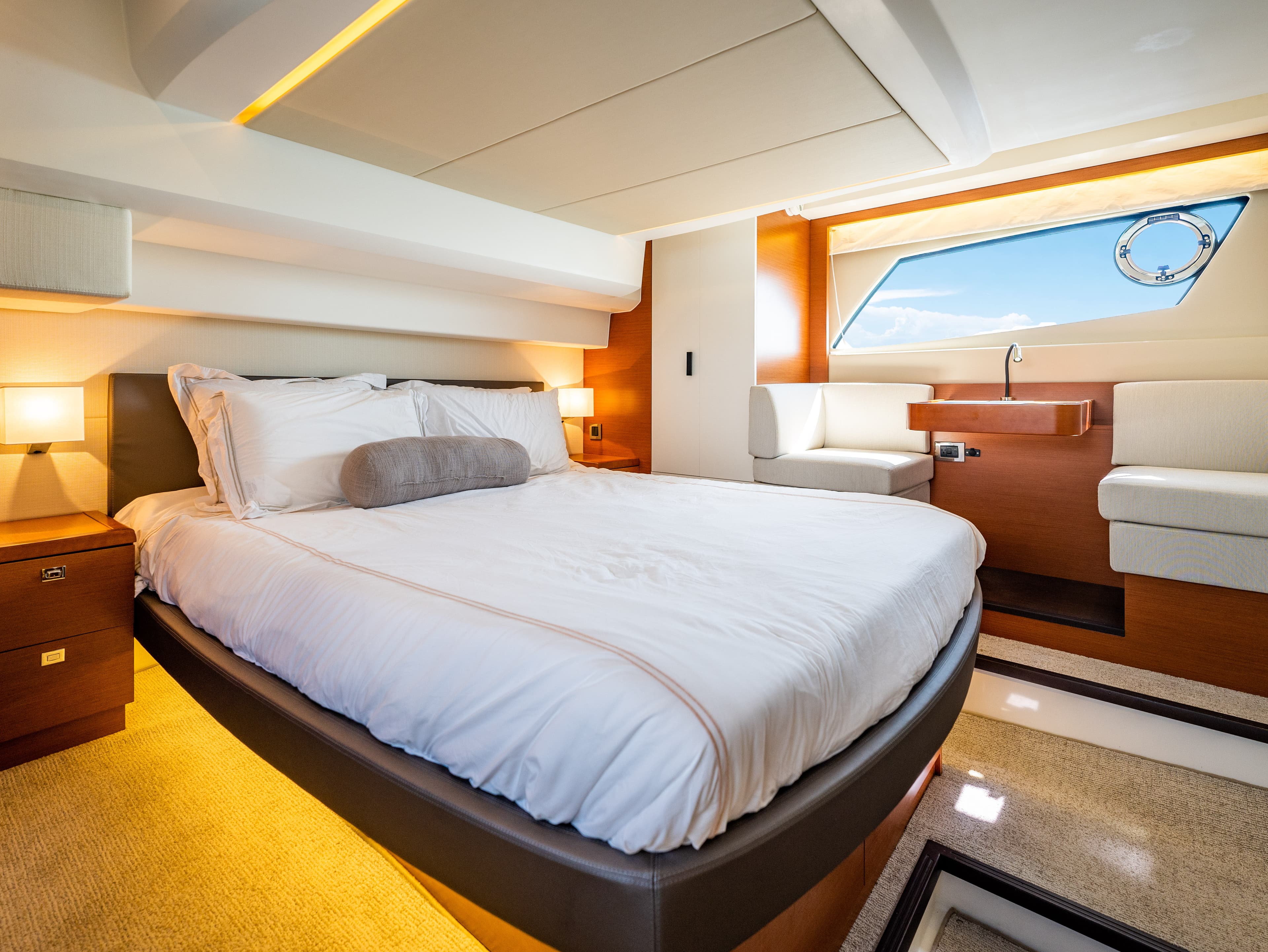 52 ft Prestige Yacht - Media 4